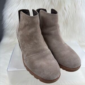 Sorel Taupe Suede Ankle Booties with Low Heel Size 7 Woman